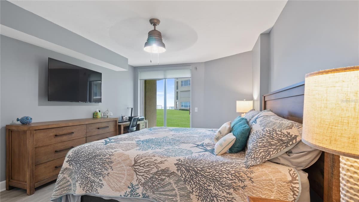 4565 ATLANTIC AVENUE — photo 13 of 43