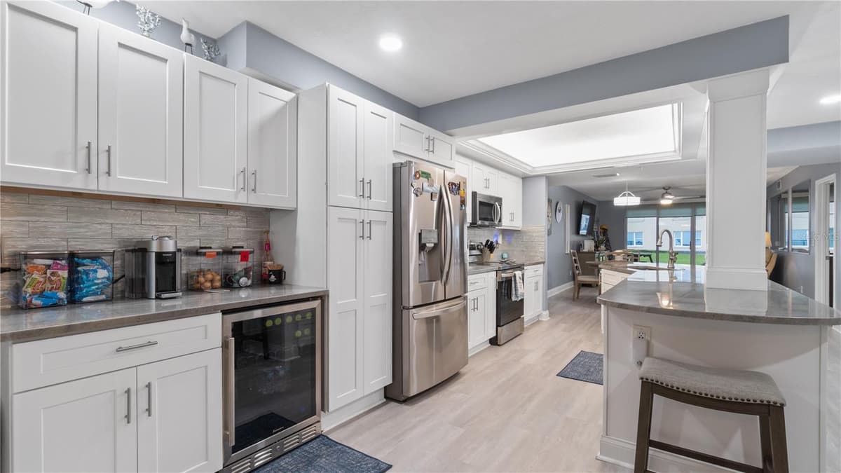 4565 ATLANTIC AVENUE — photo 5 of 43