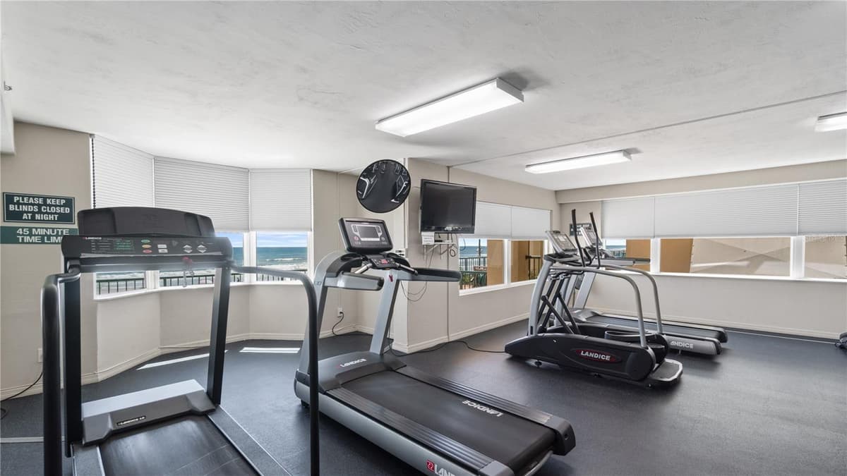 4565 ATLANTIC AVENUE — photo 33 of 43