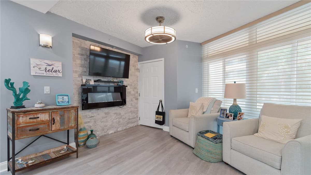 4565 ATLANTIC AVENUE — photo 3 of 43