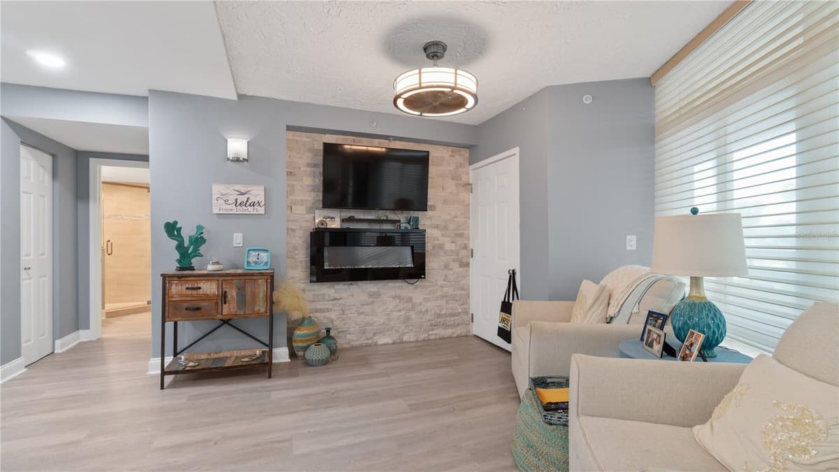 4565 ATLANTIC AVENUE — photo 4 of 43