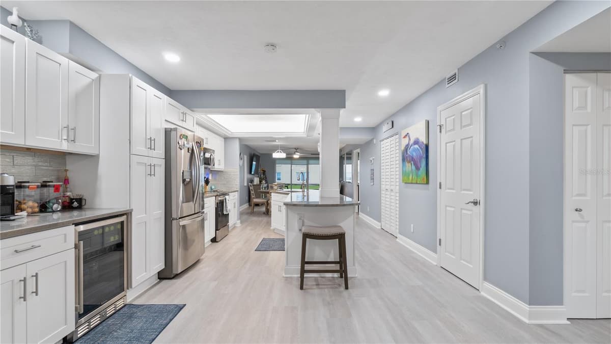 4565 ATLANTIC AVENUE — photo 6 of 43