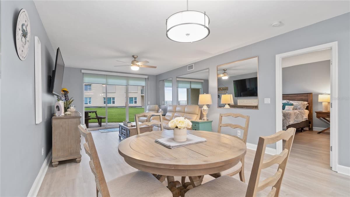 4565 ATLANTIC AVENUE — photo 8 of 43