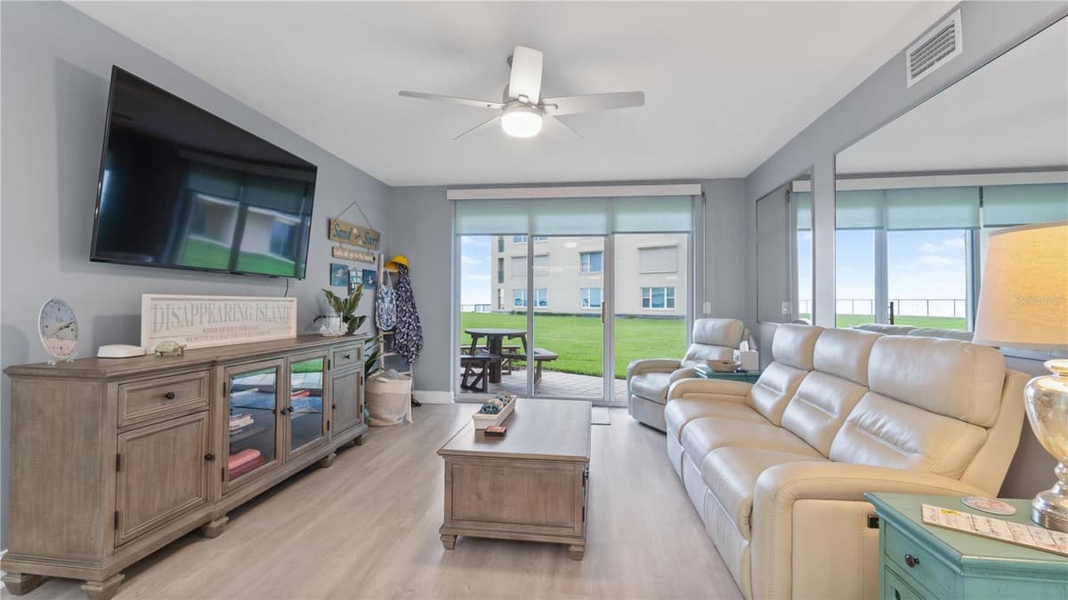 4565 ATLANTIC AVENUE — photo 10 of 43