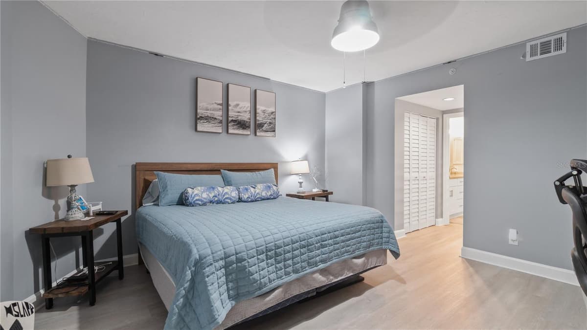 4565 ATLANTIC AVENUE — photo 17 of 43