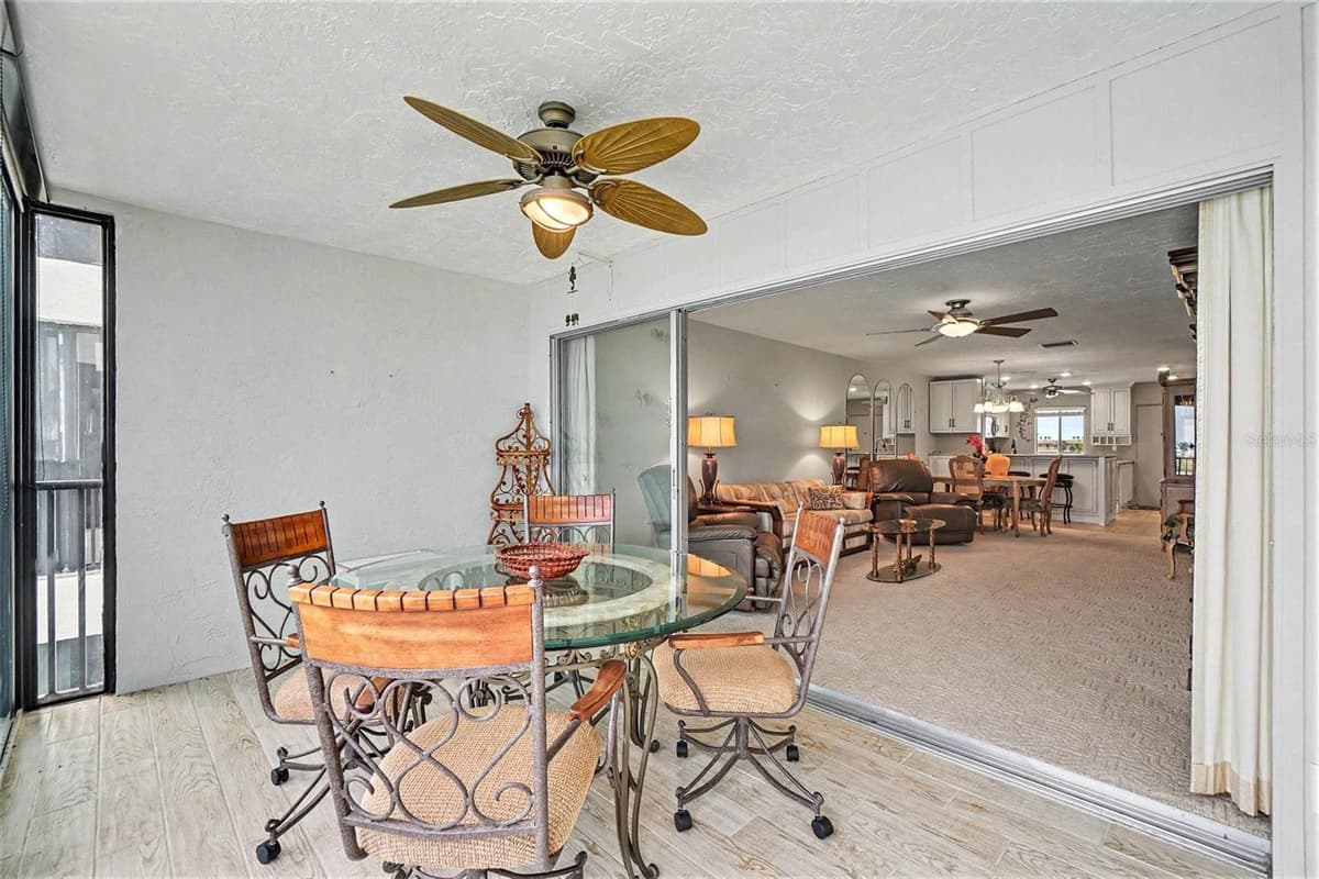 9011 MIDNIGHT PASS ROAD — photo 18 of 40