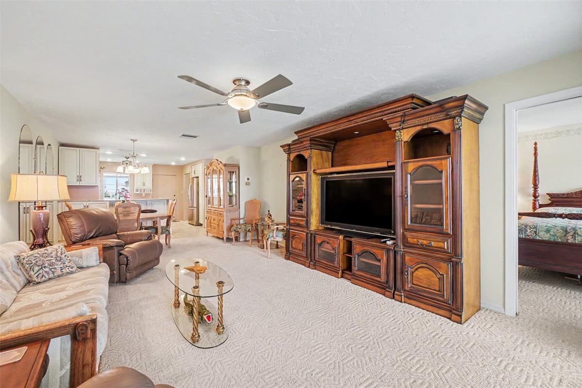 9011 MIDNIGHT PASS ROAD — photo 11 of 40