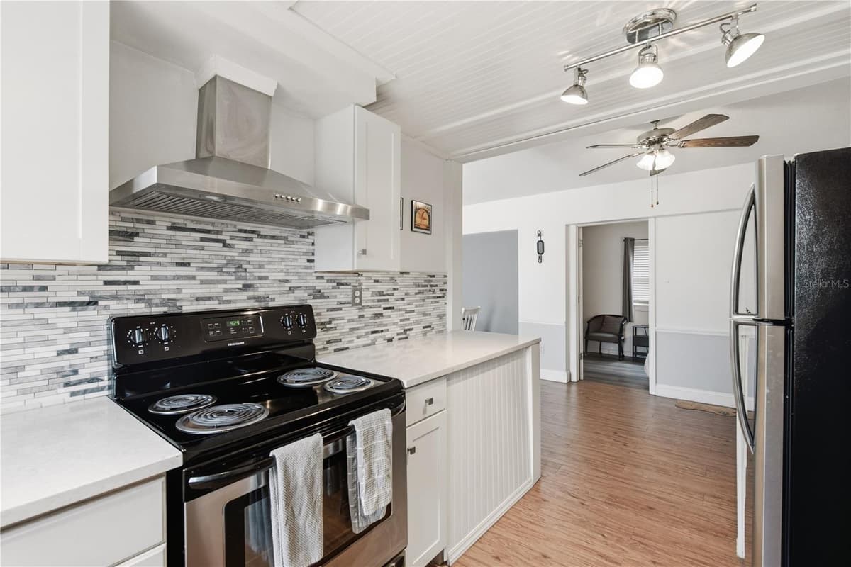 536 PATRICIA AVENUE — photo 14 of 50