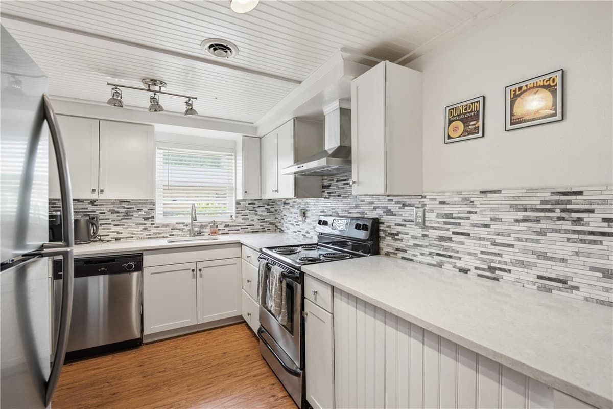 536 PATRICIA AVENUE — photo 13 of 50