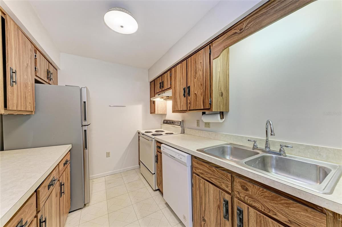 5503 FOUNTAIN LAKE CIRCLE — photo 10 of 25