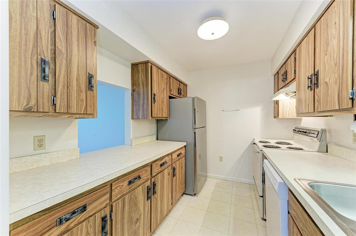 5503 FOUNTAIN LAKE CIRCLE — photo 9 of 25
