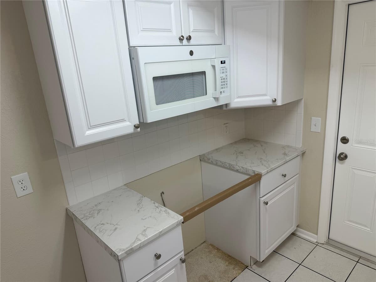 4606 EASTWOOD LANE — photo 9 of 40