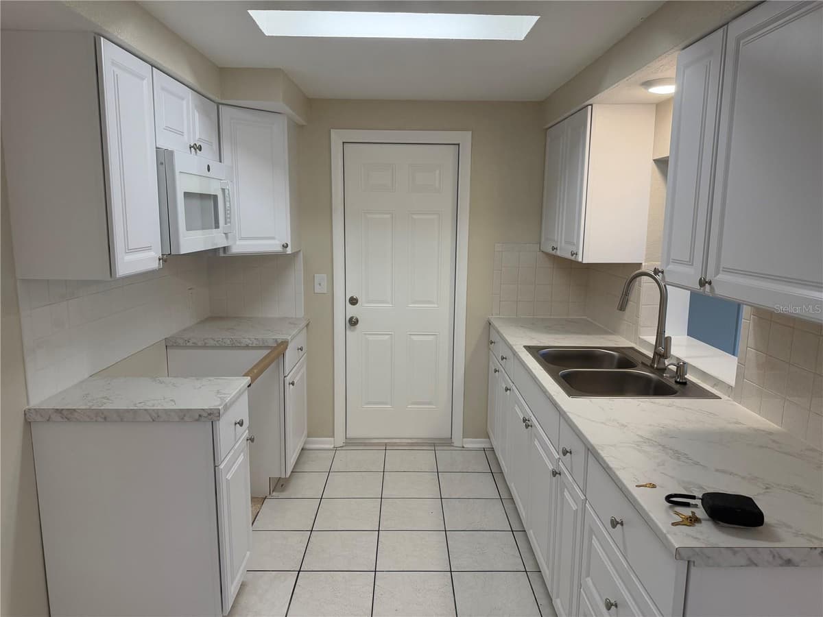4606 EASTWOOD LANE — photo 8 of 40