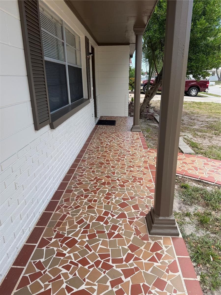 4606 EASTWOOD LANE — photo 3 of 40