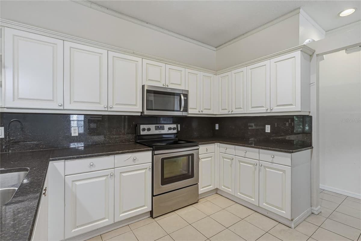 6305 ROCK CREEK CIRCLE — photo 13 of 43