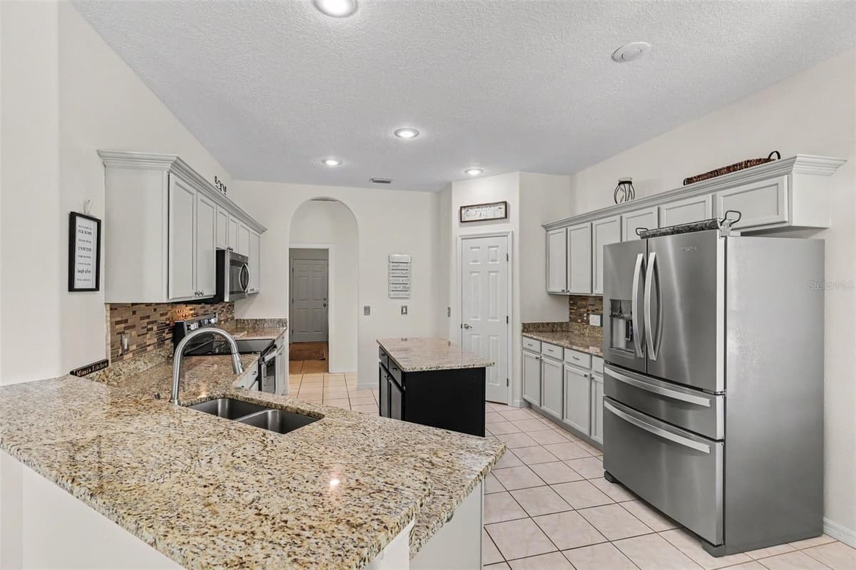 423 STONEHENGE CIRCLE — photo 5 of 41