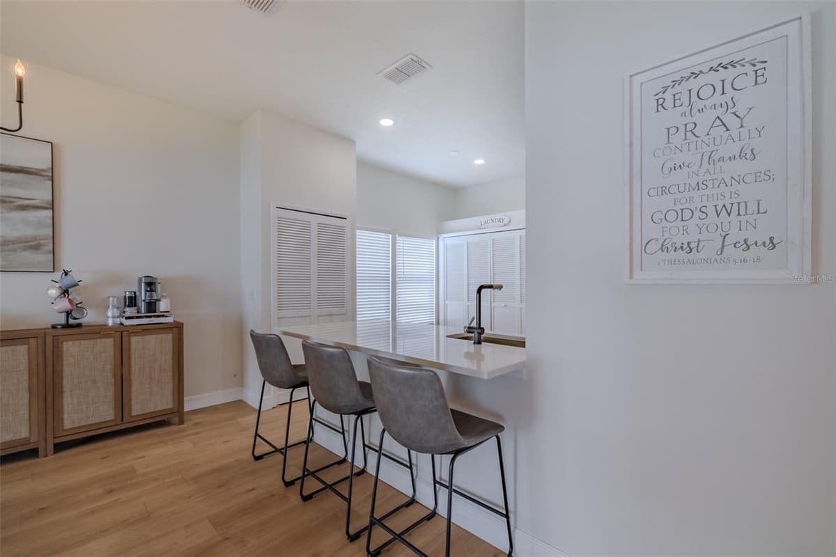 304 SCARLET OAK COURT — photo 10 of 42