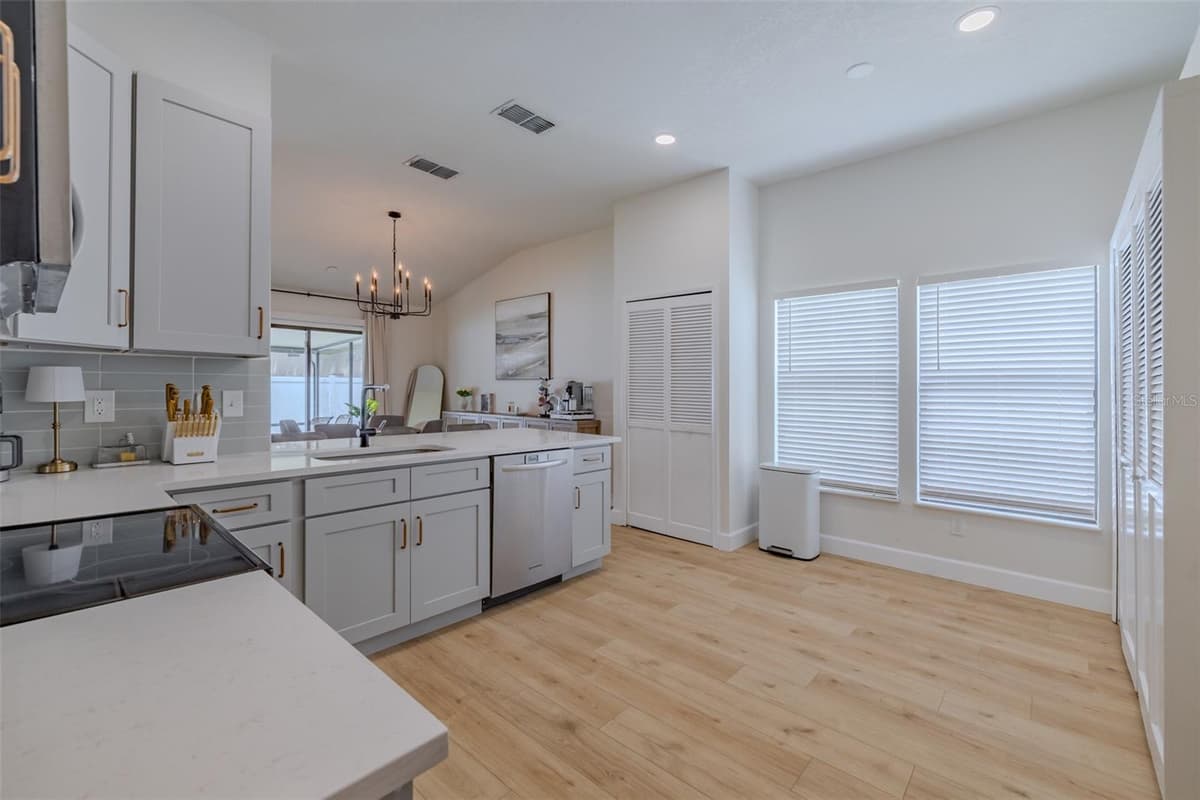 304 SCARLET OAK COURT — photo 9 of 42