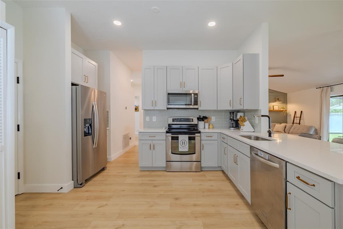 304 SCARLET OAK COURT — photo 8 of 42