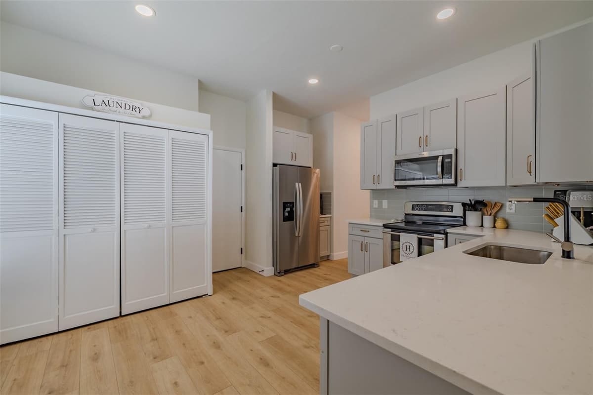304 SCARLET OAK COURT — photo 6 of 42