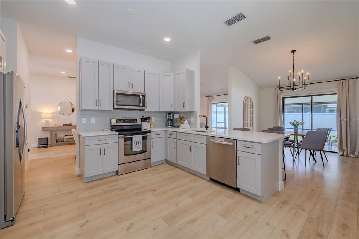304 SCARLET OAK COURT — photo 7 of 42
