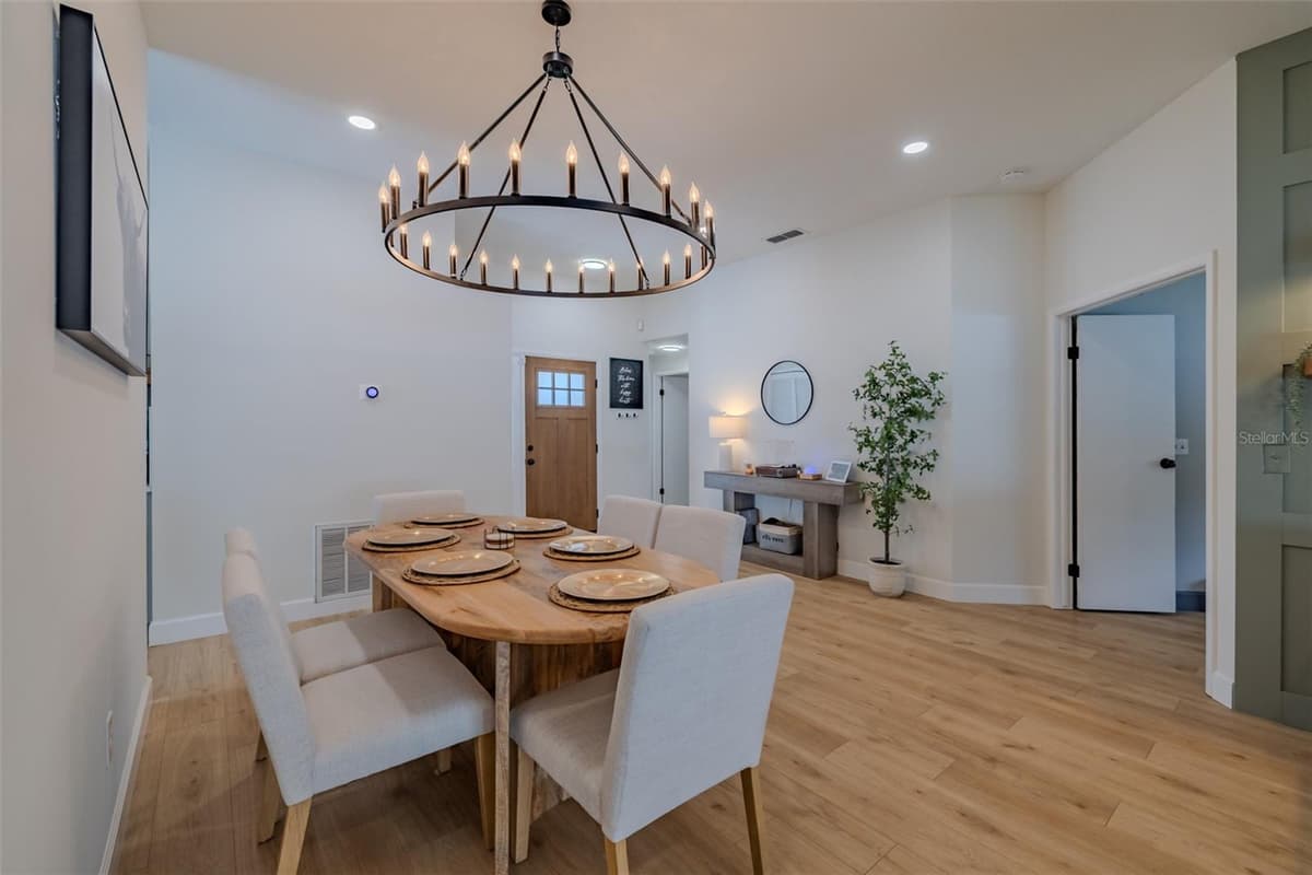 304 SCARLET OAK COURT — photo 18 of 42