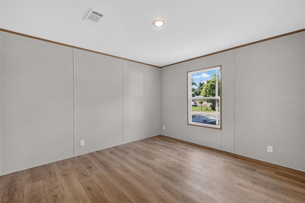 607 LAWRENCE STREET — photo 11 of 19