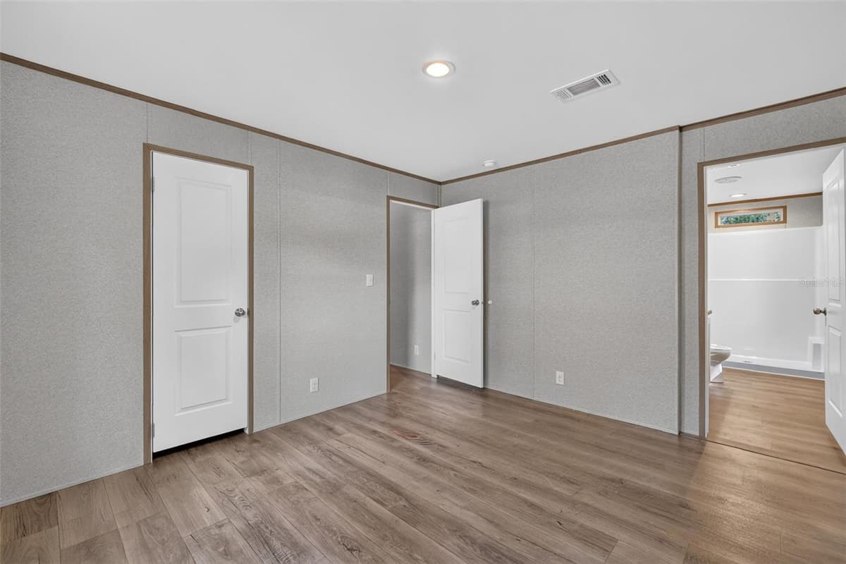 607 LAWRENCE STREET — photo 12 of 19