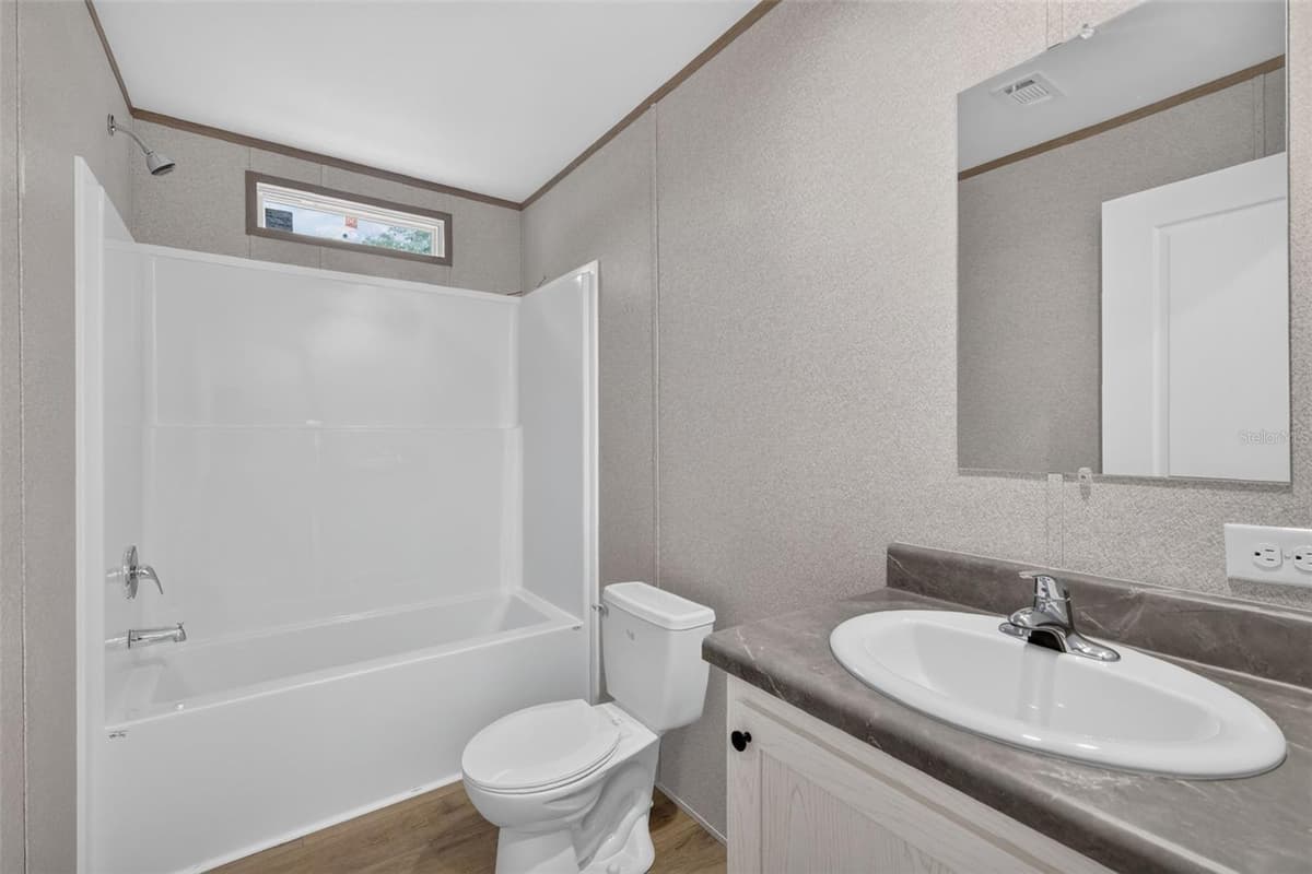 607 LAWRENCE STREET — photo 17 of 19