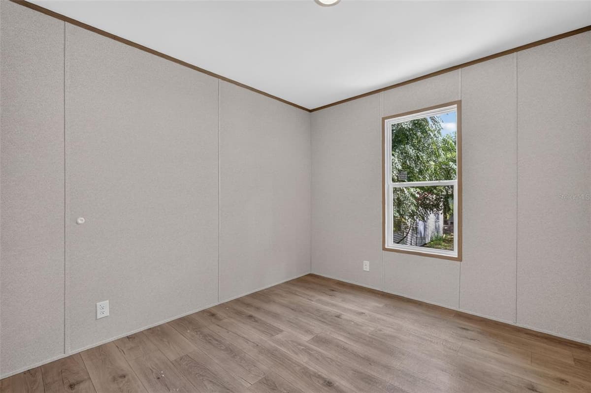 607 LAWRENCE STREET — photo 16 of 19