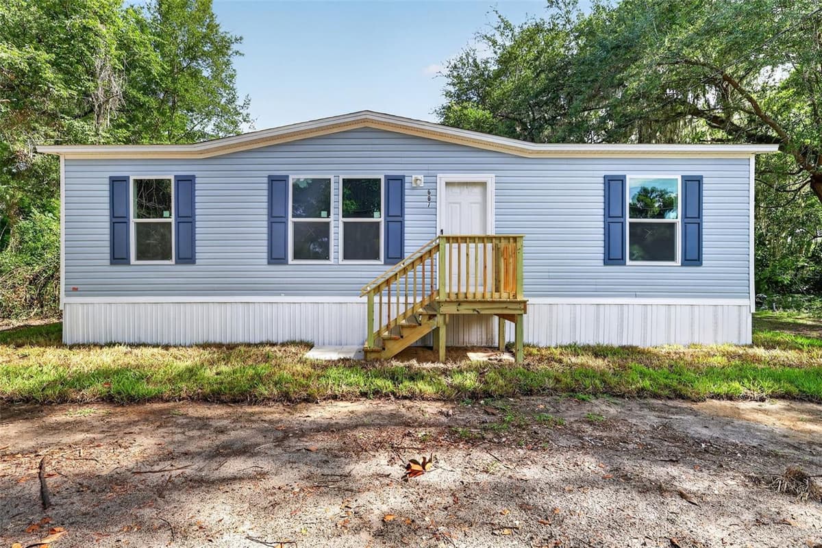 607 LAWRENCE STREET — photo 1 of 19