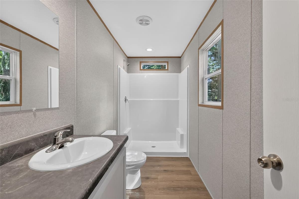 607 LAWRENCE STREET — photo 13 of 19