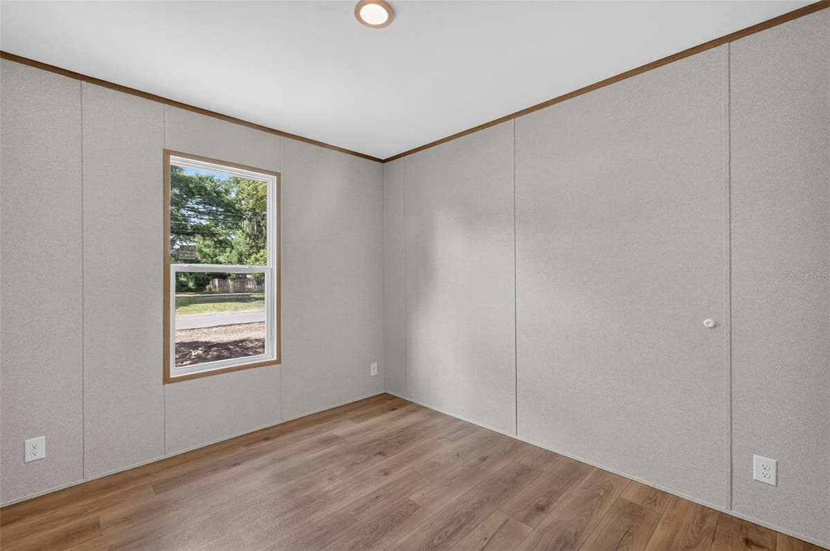 607 LAWRENCE STREET — photo 15 of 19