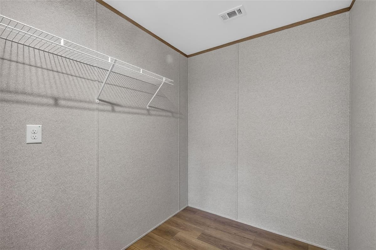607 LAWRENCE STREET — photo 18 of 19