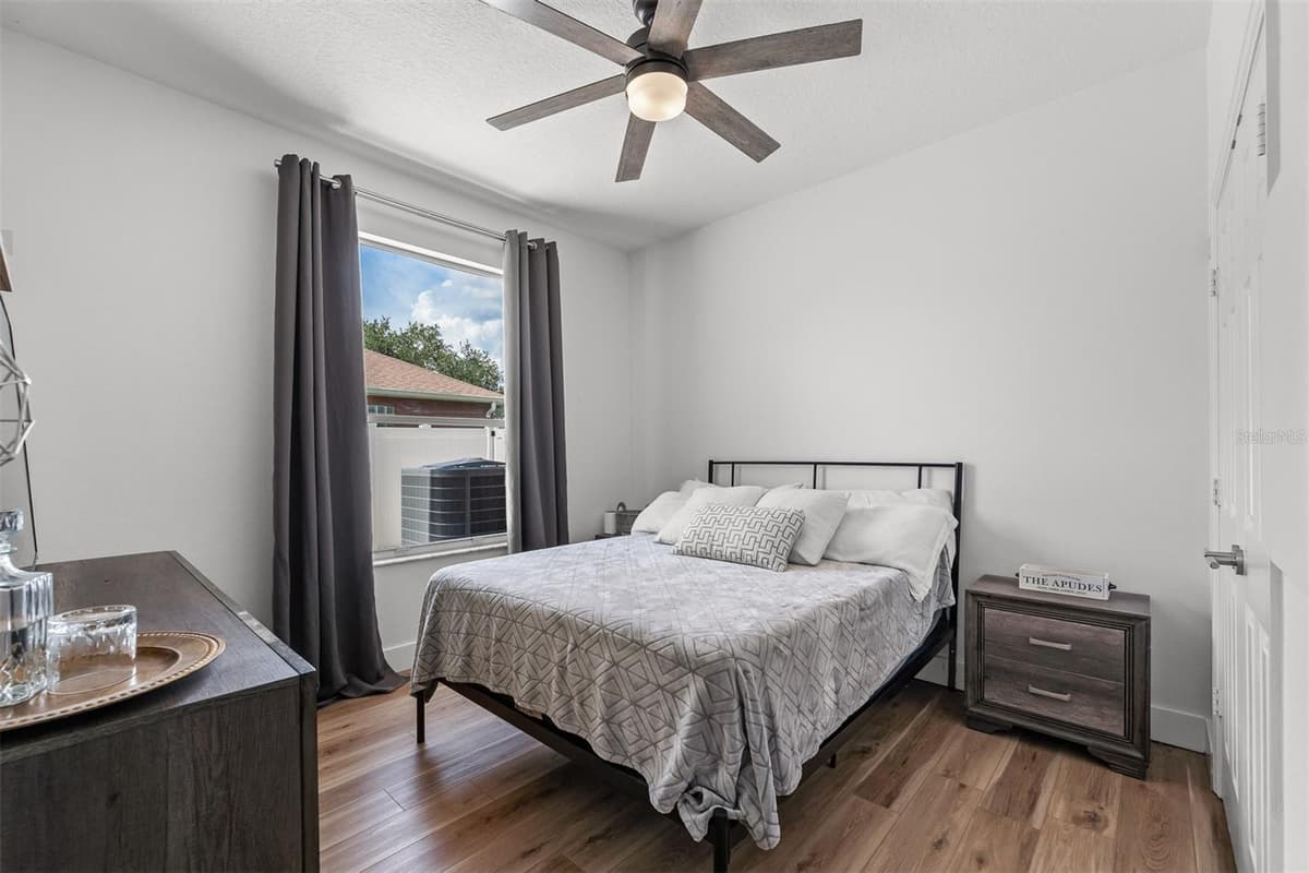 718 LITTLE HAMPTON LANE — photo 32 of 60