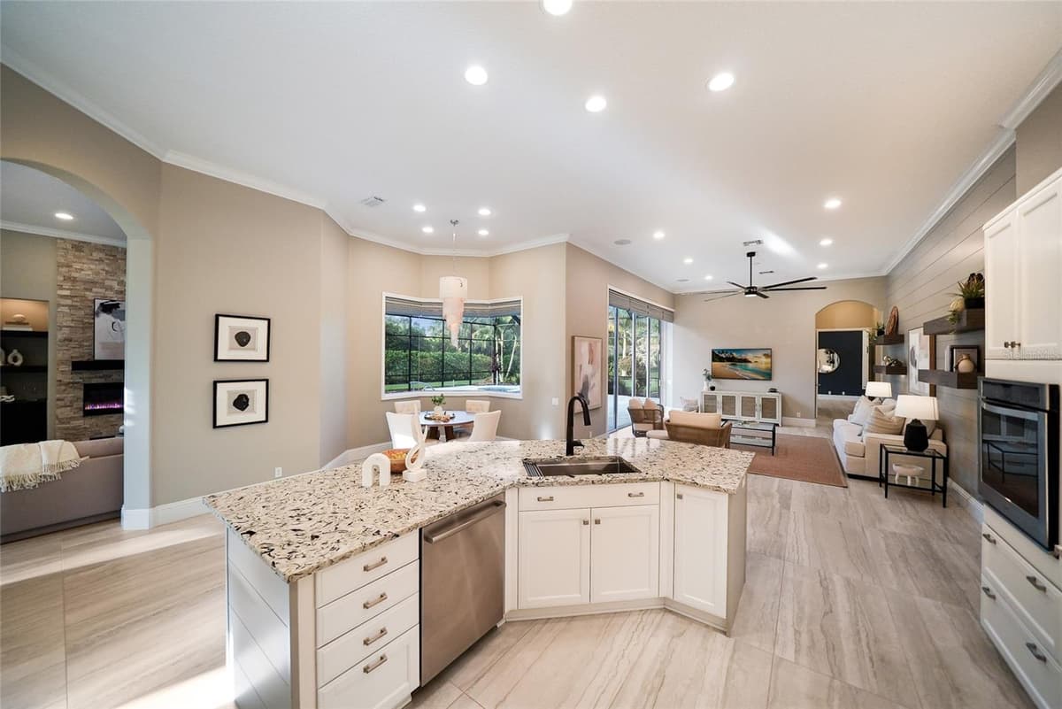 8122 LONE TREE GLEN — photo 12 of 53