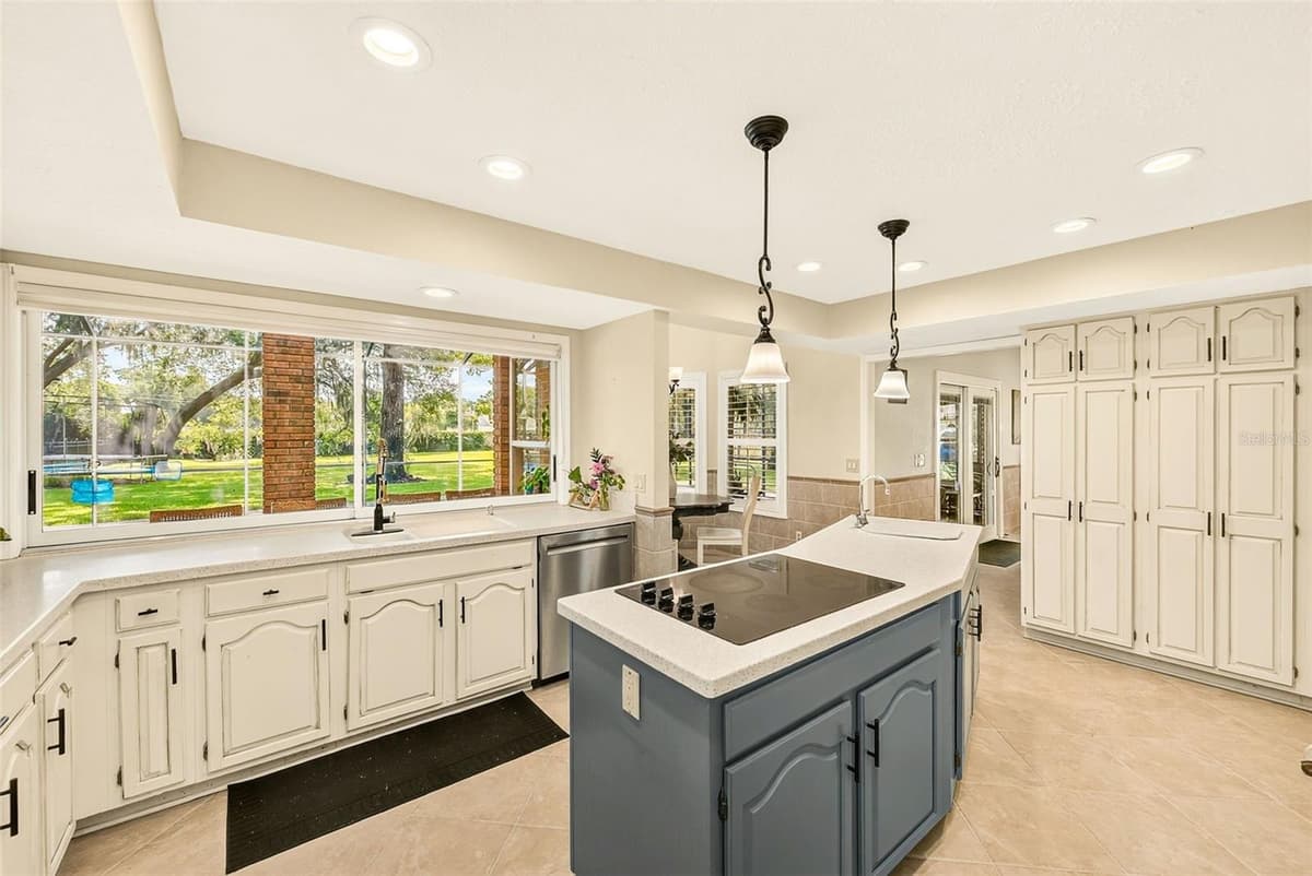 807 CENTERBROOK DRIVE — photo 15 of 97