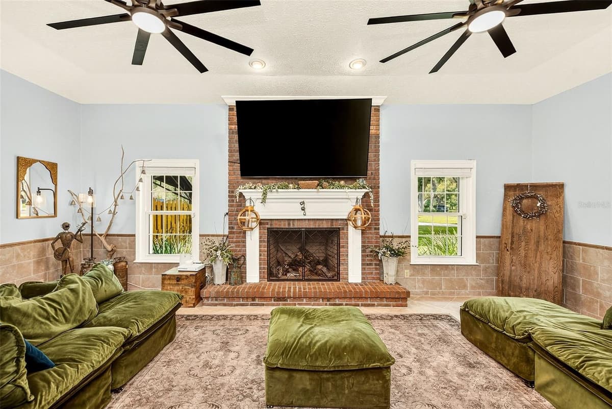 807 CENTERBROOK DRIVE — photo 8 of 97