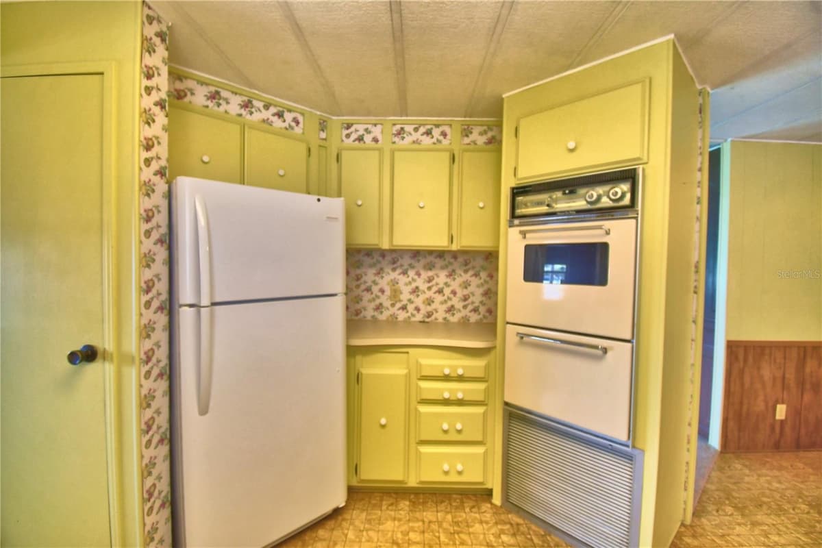 4027 ROLLING OAKS DRIVE — photo 16 of 64