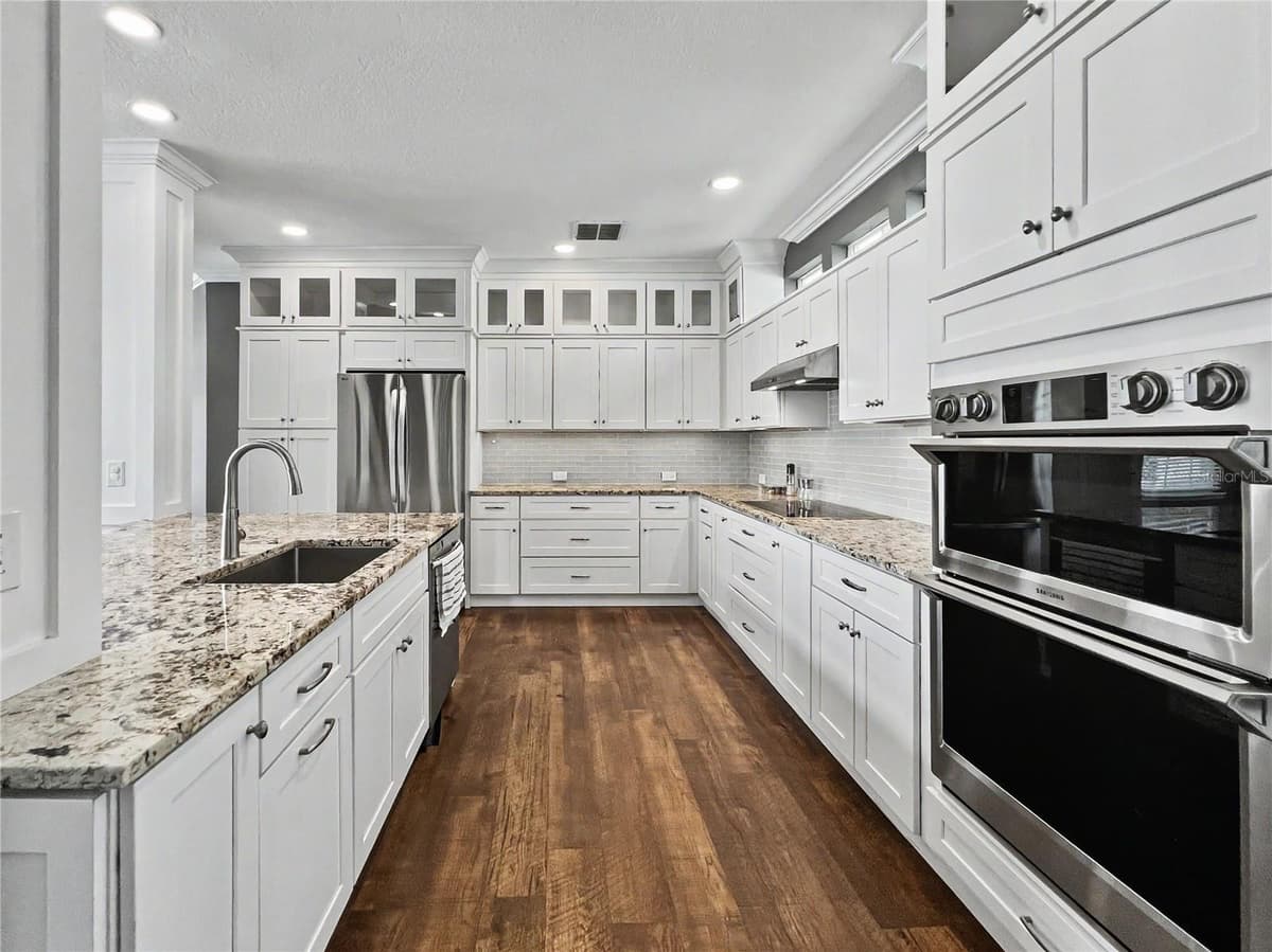 1006 SANDLACE COURT — photo 10 of 53