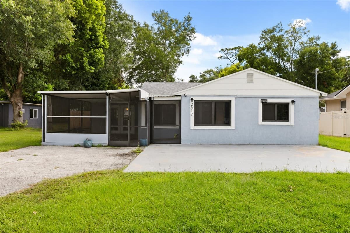 2617 LAUREL AVENUE — photo 1 of 17