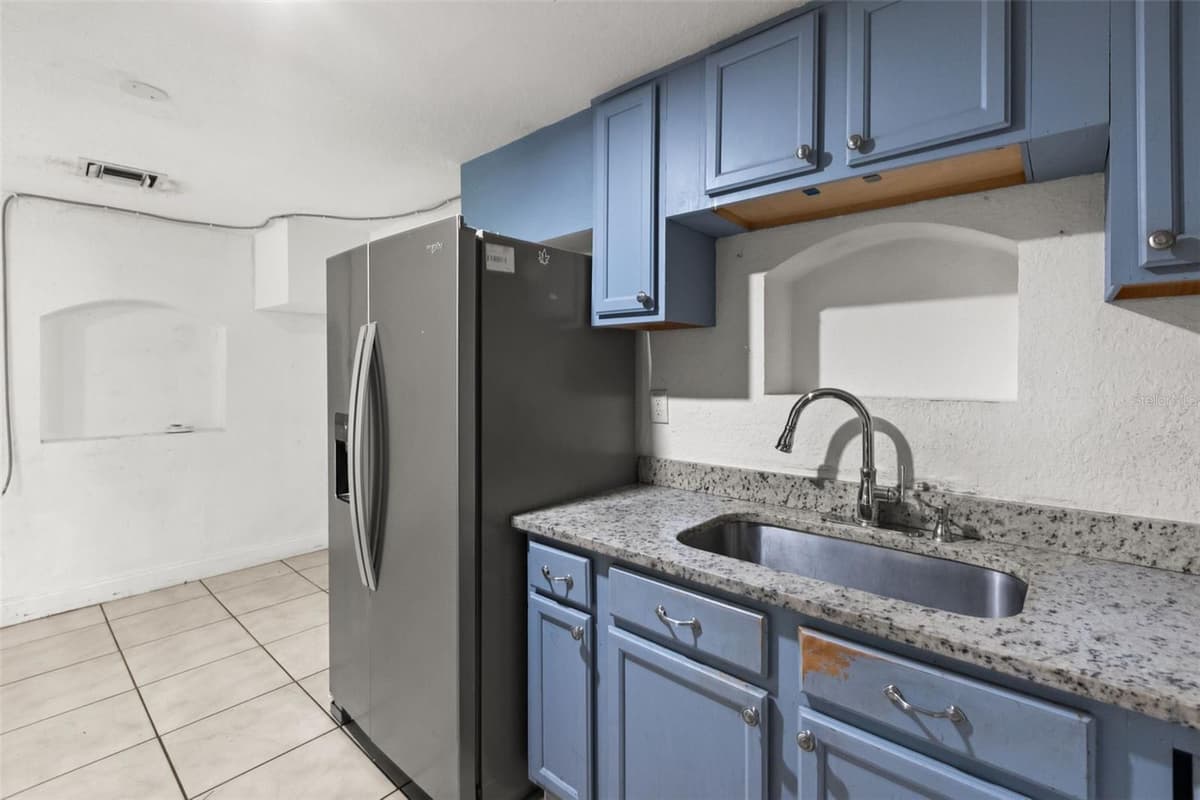 2617 LAUREL AVENUE — photo 6 of 17