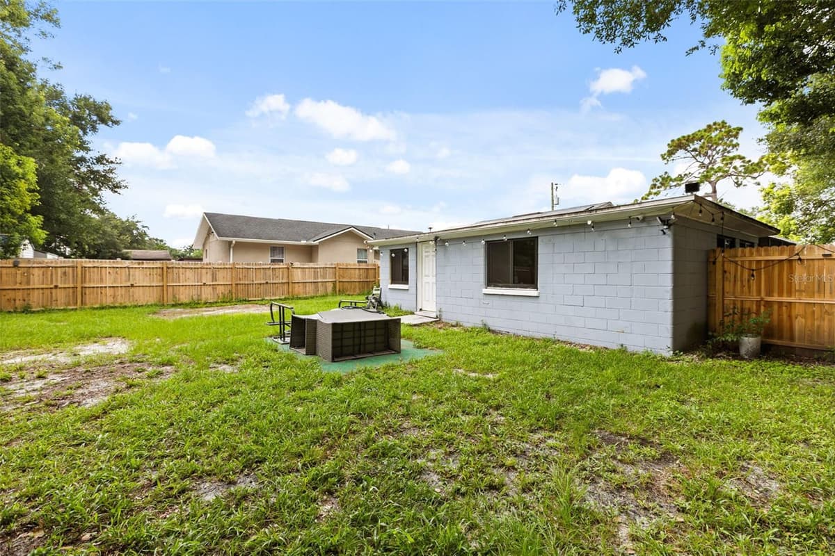 2617 LAUREL AVENUE — photo 13 of 17