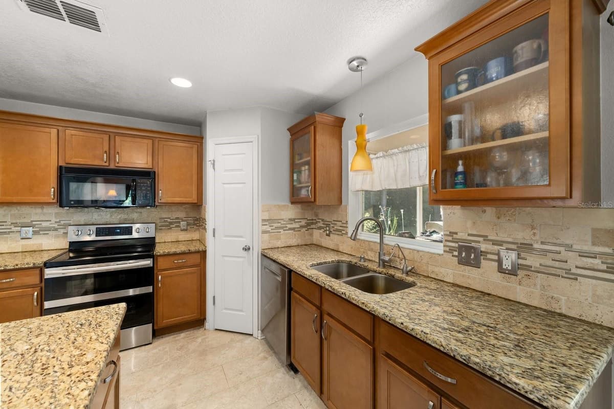 7651 LAKE ANDREA CIRCLE — photo 12 of 76
