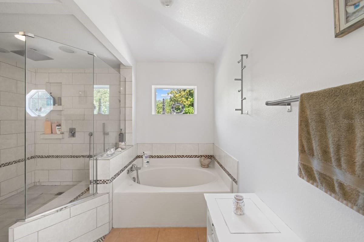 7651 LAKE ANDREA CIRCLE — photo 29 of 76