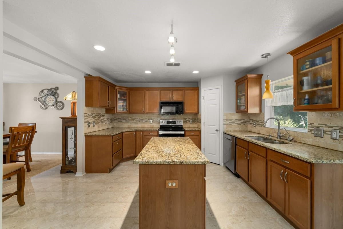 7651 LAKE ANDREA CIRCLE — photo 11 of 76