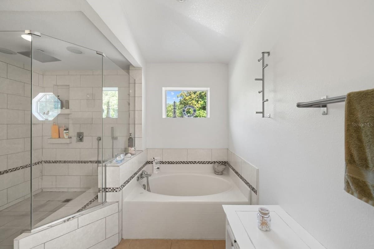 7651 LAKE ANDREA CIRCLE — photo 28 of 76