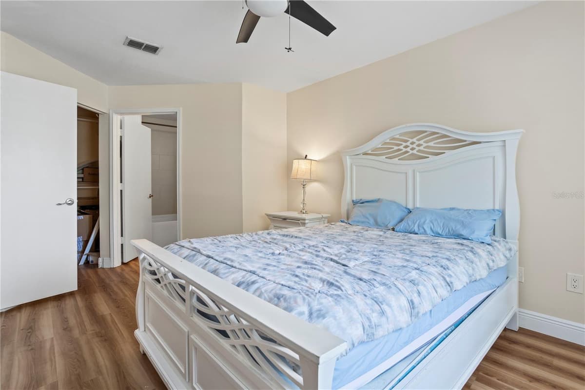 2504 GRASSY POINT DRIVE — photo 16 of 29