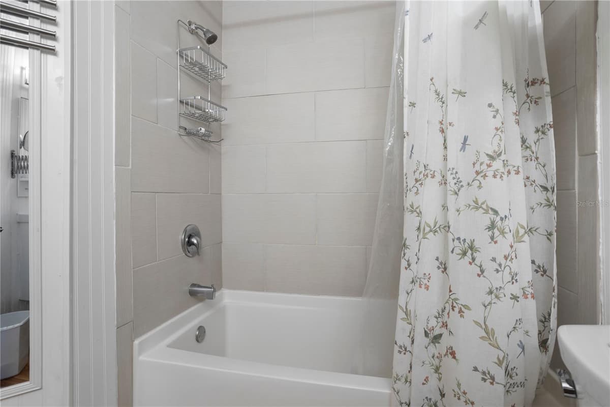 2504 GRASSY POINT DRIVE — photo 17 of 29