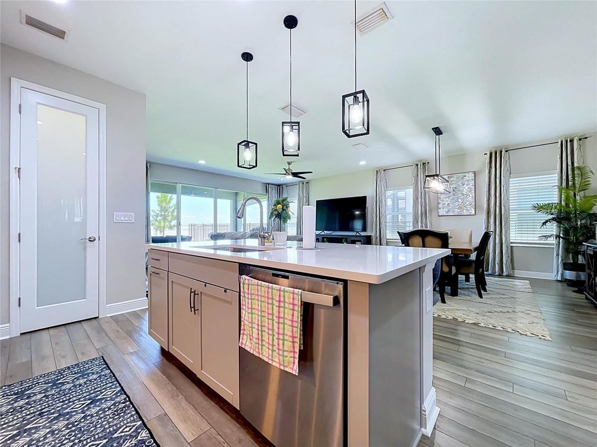 6290 ROADSTEAD COURT — photo 17 of 88